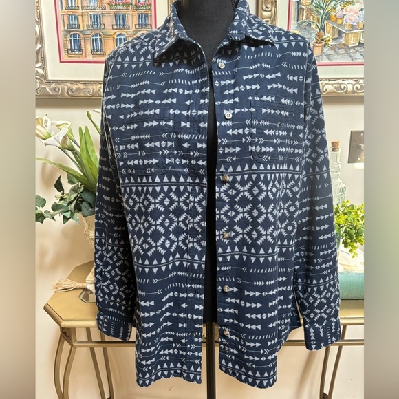 CABELAS WOMENS NAVY & WHITE BUTTON DOWN AZTEC DESIGN FLANNEL CASUAL SHIRT SZ L - Picture 7 of 11